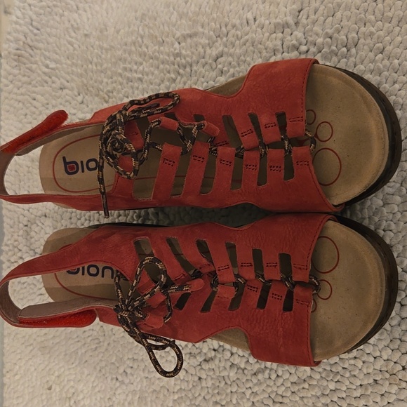 Bionica Sirus Womens Red Leather Wedge Sandals Sz 10 - Picture 7 of 7